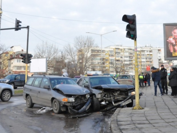 Пътна Помощ: Непълнолетен забърка луд екшън около стадион „Спартак“ след гонка с полицай